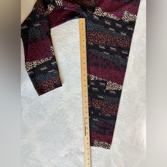 Victoria's Secret Sport Leggings Size L Pink and Black Leopard print - Picture 4 of 11
